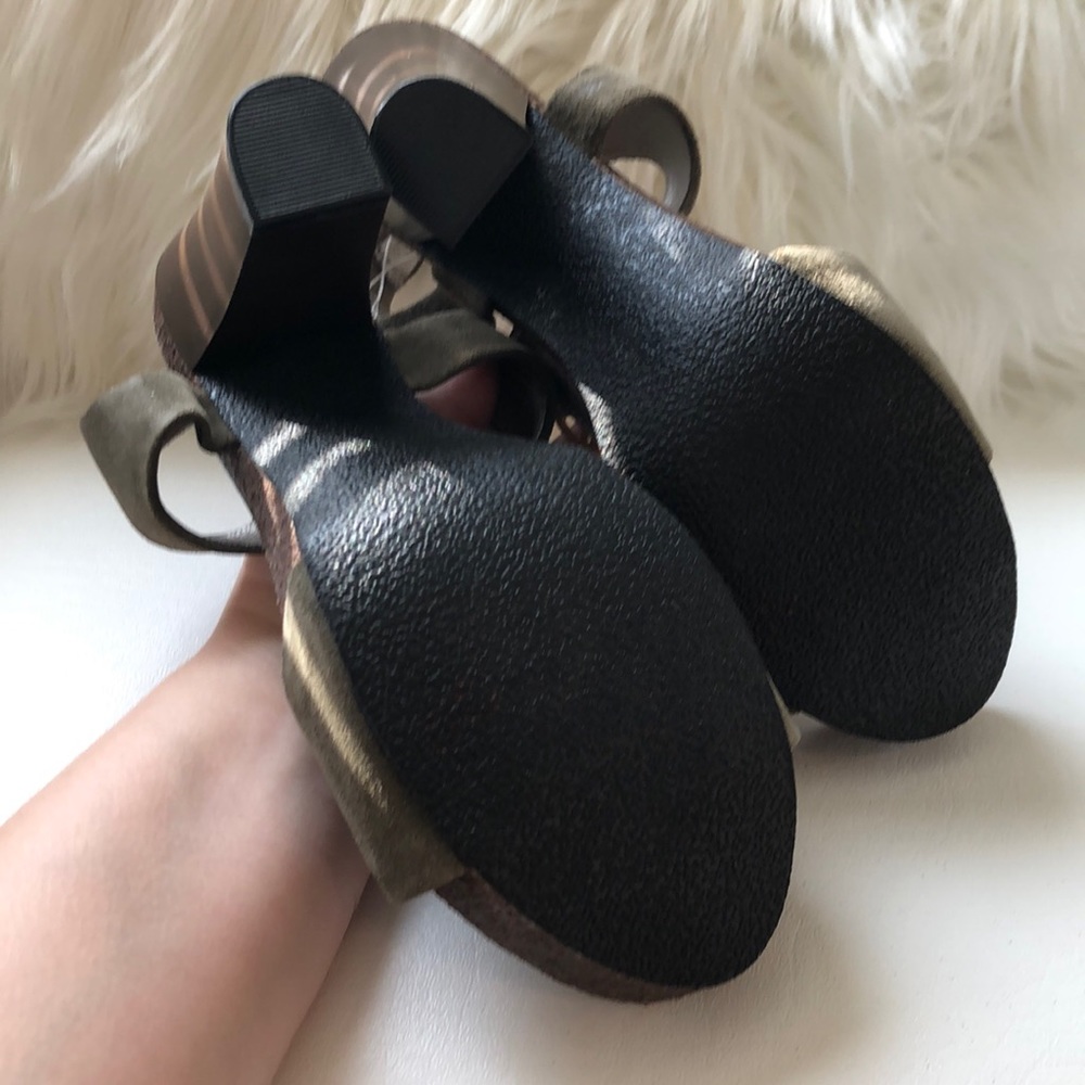 Peace Heels - Picture 4 of 4